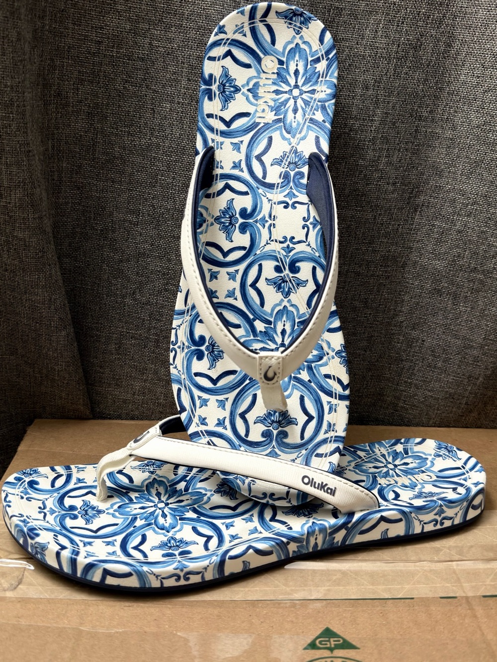 OluKai Women's White & Blue Patterned Flip Flops